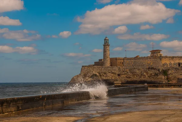 The Castillo Del Morro lighthouse in Havana. The old fortress Cuba — Stock Photo, Image