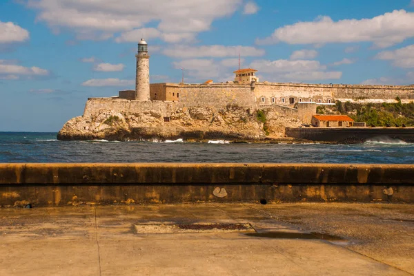 The Castillo Del Morro lighthouse in Havana. The old fortress Cuba — Stock Photo, Image