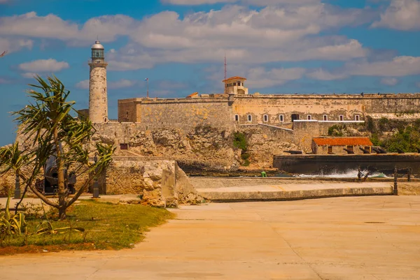 Castillo Del Morro fyren i Havanna. Den gamla fästningen Kuba — Stockfoto