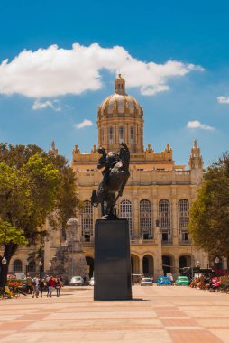 Jose Marti Anıtı önünde eski Başkanlık Sarayı Müzesi devrim şu anda konut. Havana, Küba