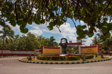 Anıt Che Guevara portre, brigada de tropas de prevencion portresi ile bir yıldız şeklinde. Havana. Küba