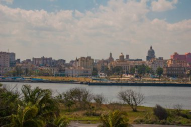 Şehir ve Bay uzaktan manzara. Havana. Küba