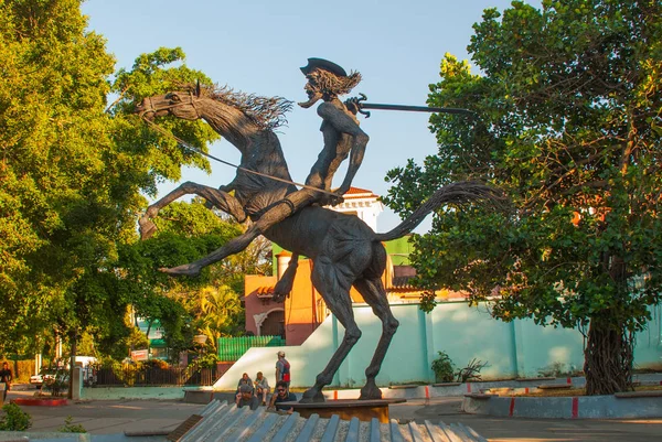 Monumento a don Quijote La Habana sobre fondo verde, La Habana, Cuba — Foto de Stock