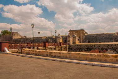 Fortaleza de San Carlos de La Cabana, Fort Saint Charles giriş. Havana. Küba'da eski kale