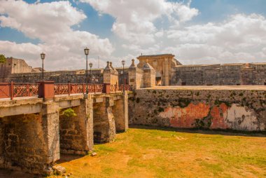 Fortaleza de San Carlos de La Cabana, Fort Saint Charles giriş. Havana. Küba'da eski kale
