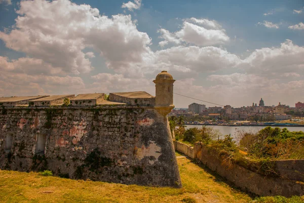 Fortaleza de San Carlos de La Cabana, Fort of Saint Charles entrance. Havana. Old fortress in Cuba — Stock Photo, Image