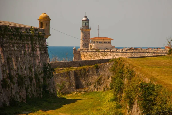 フォルタレザ ・ デ ・ サン ・ カルロス ・ デ ・ ラ カバナ、聖チャールズ砦入り口。ハバナ。キューバには古い砦 — ストック写真