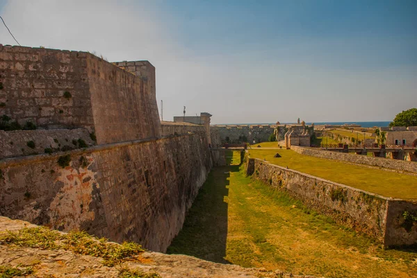 Fortaleza de San Carlos de La Cabana, Fort Saint Charles entré. Havanna. Gammal fästning i Kuba — Stockfoto