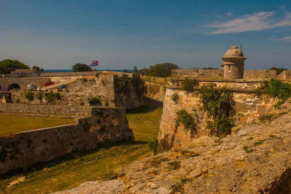 Fortaleza de San Carlos de La Cabana, Fuerte de entrada de San Carlos. La Habana. Antigua fortaleza en Cuba — Foto de Stock