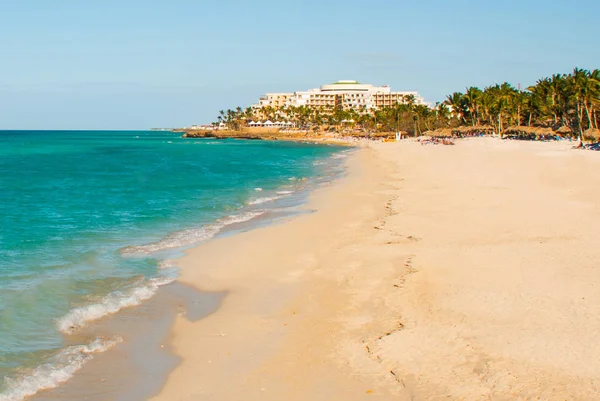Cennet Varadero tropik sahilde. Caribs. Küba
