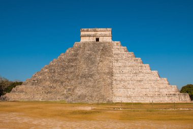 Anicent Maya Maya piramit El Castillo Tüylü yılan Chichen Itza, Meksika