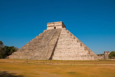 Anicent Maya Maya piramit El Castillo Tüylü yılan Chichen Itza, Meksika
