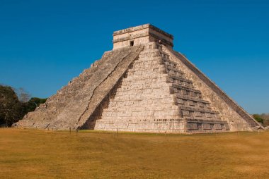 Anicent Maya Maya piramit El Castillo Tüylü yılan Chichen Itza, Meksika