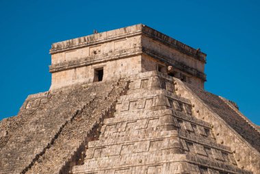 Anicent Maya Maya piramit El Castillo Tüylü yılan Chichen Itza, Meksika