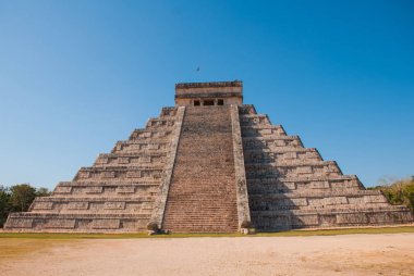 Anicent Maya Maya piramit El Castillo Tüylü yılan Chichen Itza, Meksika
