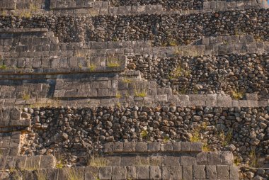 Taş dokusu. Anicent Maya Maya Piramit El Castillo tüylü yılan Chichen Itza, Meksika