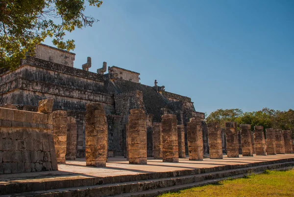 Chichen Itza, Colonne nel Tempio dei Mille Guerrieri, Messico — Foto Stock