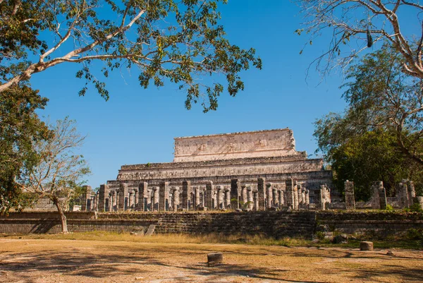 Antica città maya, edifici parzialmente conservati. Chichen-Itza, Messico. Yucatan — Foto Stock