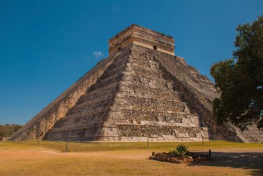 Anicent Maya Maya piramit El Castillo Tüylü yılan Chichen Itza, Meksika