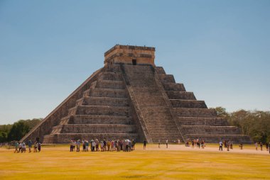 Anicent Maya Maya piramit El Castillo Tüylü yılan Chichen Itza, Meksika