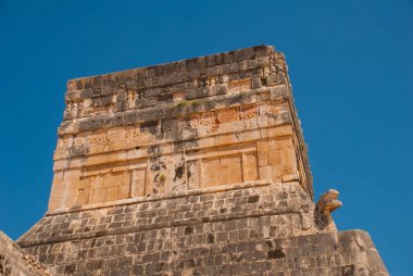 Antik Maya çizimler taş üzerinde. Taş dokusu. Chichen Itza, Meksika. Yucatan
