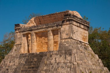 Antik Maya şehir. Harap binalar ve piramitler. Chichen Itza, Meksika. Yucatan