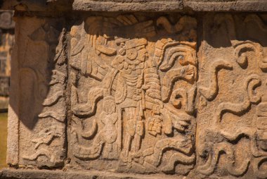 Antik Maya çizimler taş üzerinde. Taş dokusu. Chichen Itza, Meksika. Yucatan