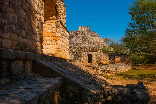 在克朗 Balam 雄伟的废墟。克朗 Balam 是一个尤卡坦玛雅考古遗址在 Temozon 市, 尤卡坦半岛, 墨西哥. — 图库照片