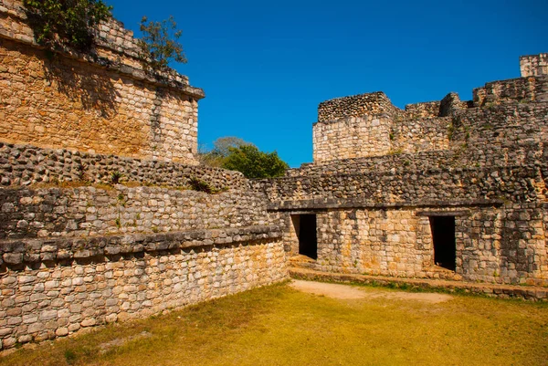 Majestätiska ruinerna i Ek Balam. Ek Balam är en Yucatec Maya arkeologisk plats inom kommunen Temozon, Yucatan, Mexiko. — Stockfoto