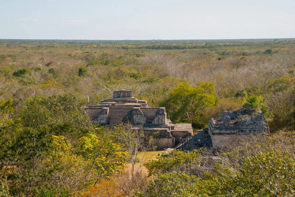 在克朗 Balam 雄伟的废墟。克朗 Balam 是一个尤卡坦玛雅考古遗址在 Temozon 市, 尤卡坦半岛, 墨西哥. — 图库照片