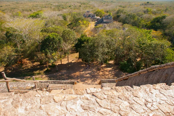 Majestic ruins in Ek Balam. Ek Balam is a Yucatec Maya archaeological site within the municipality of Temozon, Yucatan, Mexico. — Stock Photo, Image