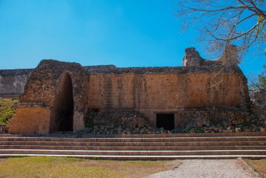 Uxmal, Klasik dönem Antik Maya kenti kalıntıları. Maya kültürünün en önemli arkeolojik sitelerinden birini. Yucatan, Meksika