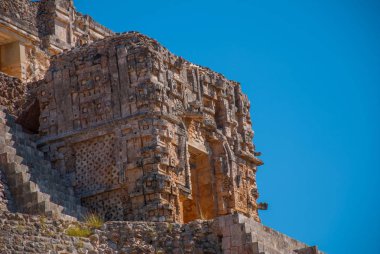 Uxmal, Klasik dönem Antik Maya kenti kalıntıları. Maya kültürünün en önemli arkeolojik sitelerinden birini. Yucatan, Meksika