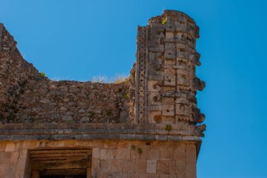 Uxmal, Klasik dönem Antik Maya kenti kalıntıları. Maya kültürünün en önemli arkeolojik sitelerinden birini. Yucatan, Meksika
