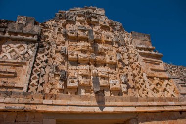 Antik Maya çizimler taş üzerinde. Parçası. Yucatan, Mexico.Uxmal