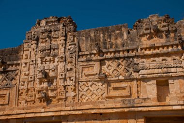 Antik Maya çizimler taş üzerinde. Parçası. Yucatan, Mexico.Uxmal
