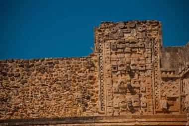 Uxmal, Klasik dönem Antik Maya kenti kalıntıları. Maya kültürünün en önemli arkeolojik sitelerinden birini. Yucatan, Meksika
