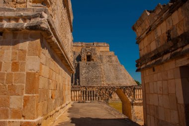 Piramit Uxmal, Klasik dönem Antik Maya kenti. Maya kültürünün en önemli arkeolojik sitelerinden birini. Yucatan, Meksika