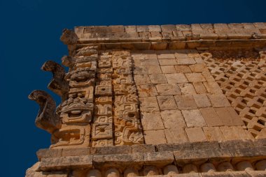 Uxmal, Klasik dönem Antik Maya kenti kalıntıları. Maya kültürünün en önemli arkeolojik sitelerinden birini. Yucatan, Meksika