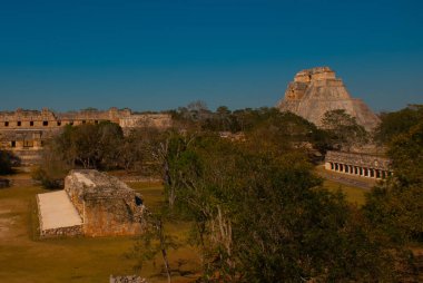 Piramit Uxmal, Klasik dönem Antik Maya kenti. Maya kültürünün en önemli arkeolojik sitelerinden birini. Yucatan, Meksika