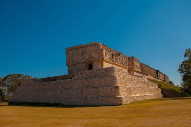 Uxmal, Klasik dönem Antik Maya kenti kalıntıları. Maya kültürünün en önemli arkeolojik sitelerinden birini. Yucatan, Meksika