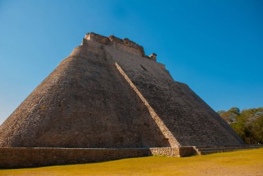 Piramit Uxmal, Klasik dönem Antik Maya kenti. Maya kültürünün en önemli arkeolojik sitelerinden birini. Yucatan, Meksika