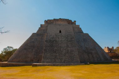 Piramit Uxmal, Klasik dönem Antik Maya kenti. Maya kültürünün en önemli arkeolojik sitelerinden birini. Yucatan, Meksika