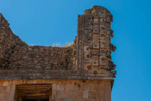 Uxmal, Klasik dönem Antik Maya kenti kalıntıları. Maya kültürünün en önemli arkeolojik sitelerinden birini. Yucatan, Meksika — Stok fotoğraf