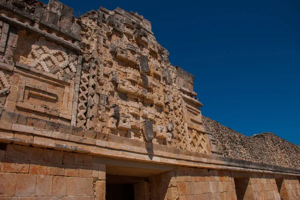 Antik Maya çizimler taş üzerinde. Parçası. Yucatan, Mexico.Uxmal — Stok fotoğraf