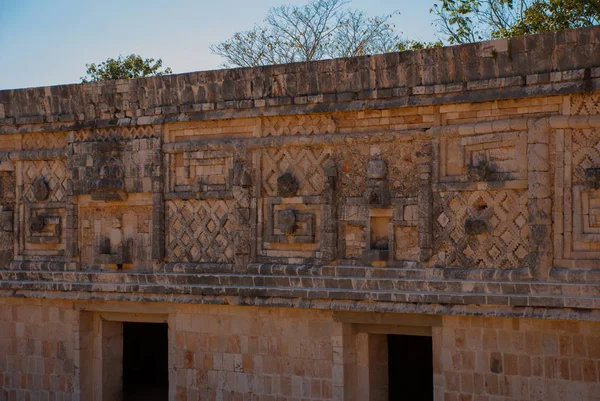 Forntida Maya ritningar på stenen. Fragmentet. Yucatan, Mexico.Uxmal — Stockfoto