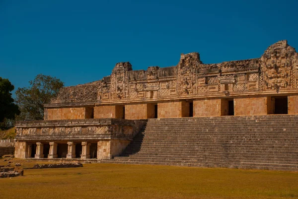 Uxmal, bir Antik Maya kalıntıları. Maya kültürünün en önemli arkeolojik sitelerinden birini. Yucatan, Meksika — Stok fotoğraf