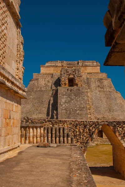 욱 스 말, 고아 한 기간의 고 대 마 야 도시 피라미드 마 야 문화의 가장 중요 한 고 고 학적 유적지 중 하나입니다. 유카탄, 멕시코 — 스톡 사진
