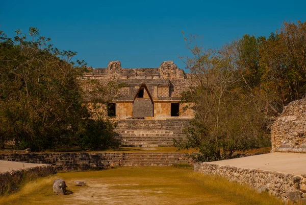 Rovine di Uxmal, un'antica Maya. Uno dei più importanti siti archeologici della cultura Maya. Yucatan, Messico — Foto Stock