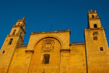 Akşam Merida San ettiler Katedrali. Yucatan. Meksika